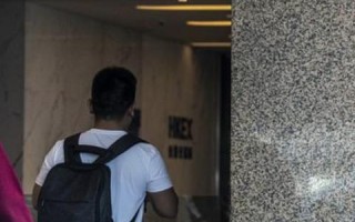 企业在选择香港服务器托管时的注意事项