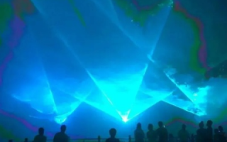璀璨夜空下的奇幻之旅，探索萤光云的神秘世界