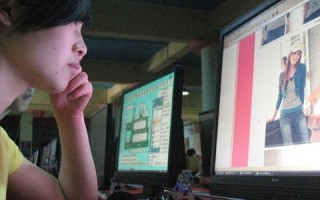 请问如果一个网站绑定了两个域名只向百度提交了一个域名，百度会如何处理？