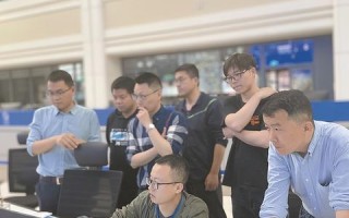 网页上不显示一级域名www，是因为www隐藏在哪，还是不存在？
