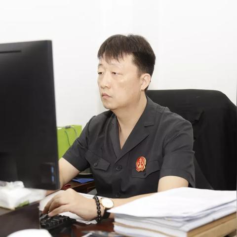 打造理想服饰化妆品网站，精选域名的艺术