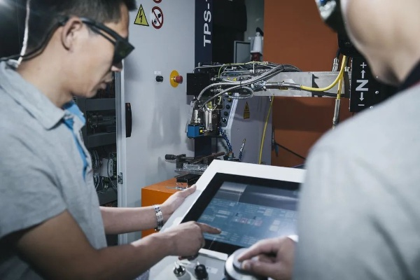 iVPSer，一个高效工作者的全新装备，提升工作与创意的极佳选择