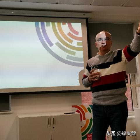 时代万维，连接未来的数字时代引领者
