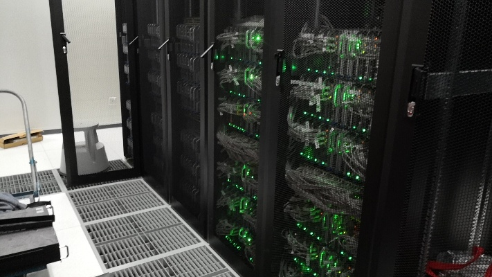 租用服务器建设网站还需要什么特殊设备？