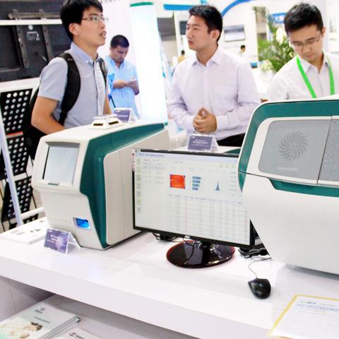 国内的域名，国外的服务器，是否需要备案？