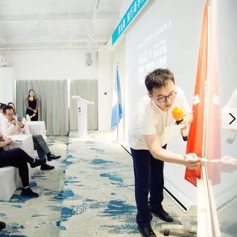 万维商务，稳健前行，塑造企业未来