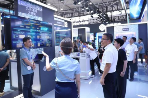 在数字浪潮中导航，1208网络中心评测与未来展望