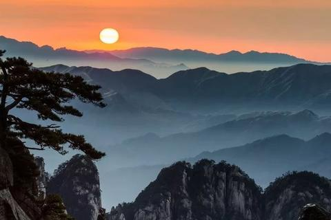 云海翻腾，站长心中的完美主机如何选？