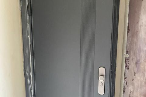 搬瓦工的日常，搬运、堆积与施工技艺的深度解析
