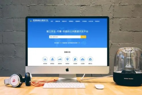有了免费域名，新手如何建立自己的网页？