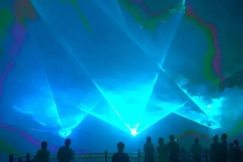 璀璨夜空下的奇幻之旅，探索萤光云的神秘世界