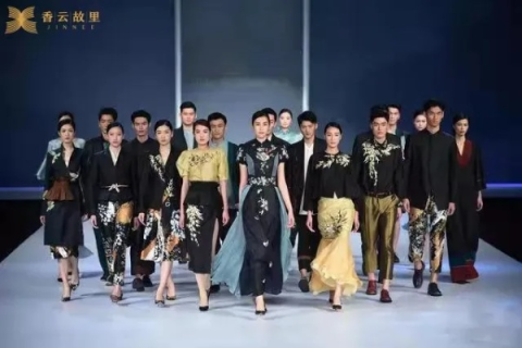 佳丽云下的时尚变奏曲，探索传统与现代的美学交响