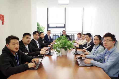 大家说说人才网用什么域名好？