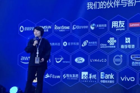 超互动数据中心，未来科技的高效引擎与评测探究