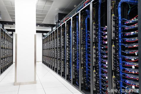 域名申请完成后打开域名显示服务器维护中该如何解决